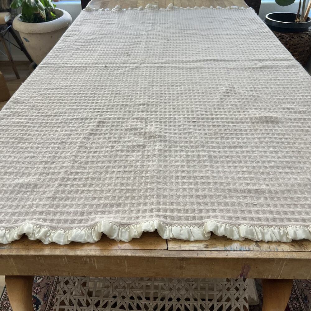 Unbranded Waffle Weave Blanket Satin Ruffle Trim Cream White 63"x70”